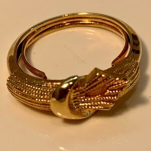 Elegant Gold Tone Women's Ring